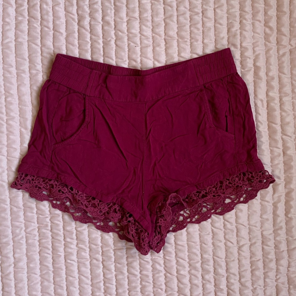 Burgundy shorts with elastic waist